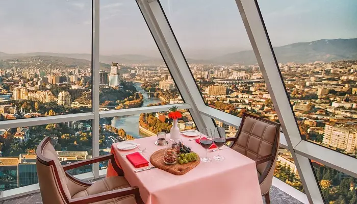 عکسی از یک رستوران لوکس در تفلیس