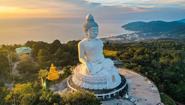 نمایی از مجسمه بودای بزرگ