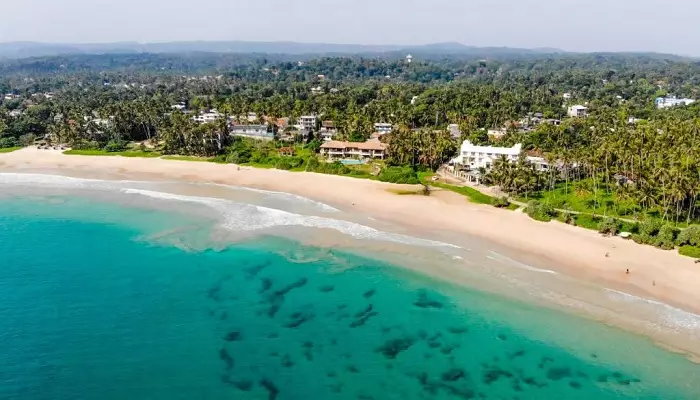 تصویری از ساحل زیبای دیکولا در سریلانکا