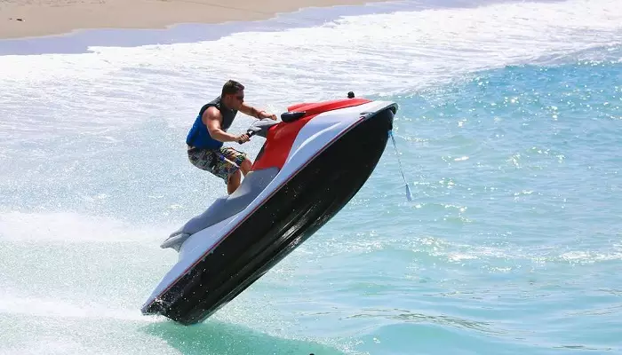 تصویری از جت اسکی سواری در باتومی