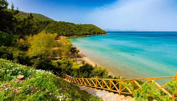 نمایی از یک ساحل زیبا در کوش آداسی