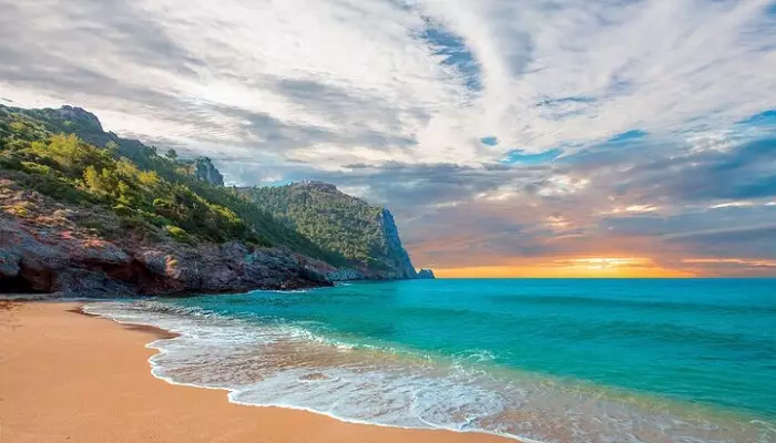 تصویری از یک ساحل زیبا در مارماریس