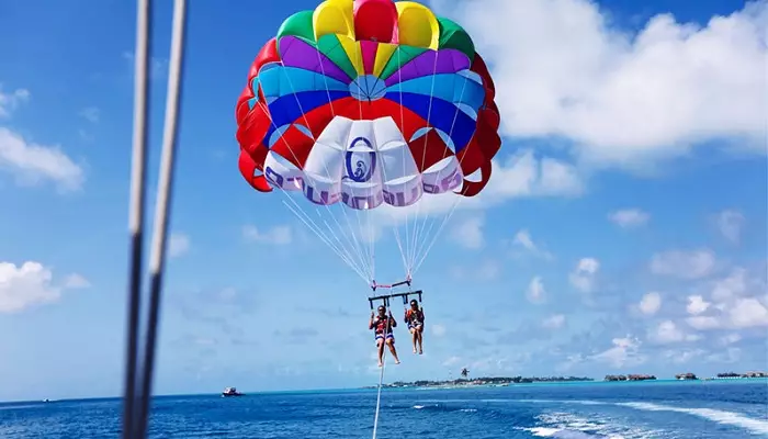 نمایی از پاراشوت