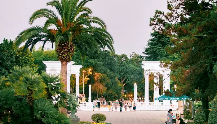 فضای سبز بلوار باتومی