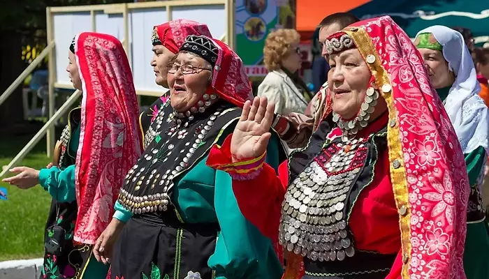 تصویری از مردم و لباس محلی در گرجستان