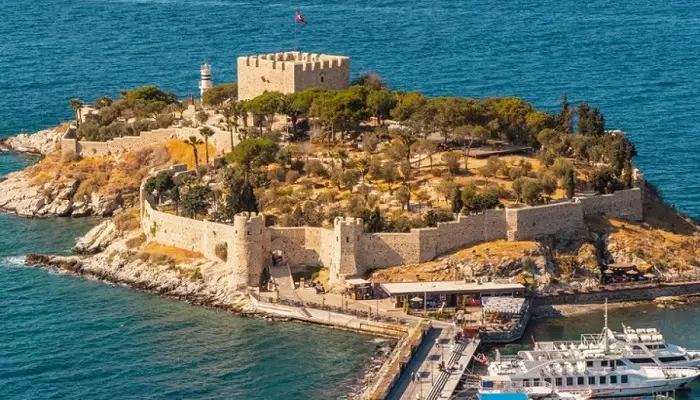 عکسی از قلعه جزیره کبوتر کوش آداسی