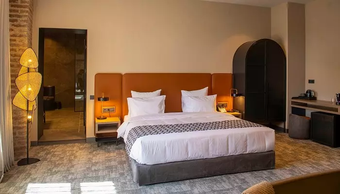 هتل کارواسلا تفلیس