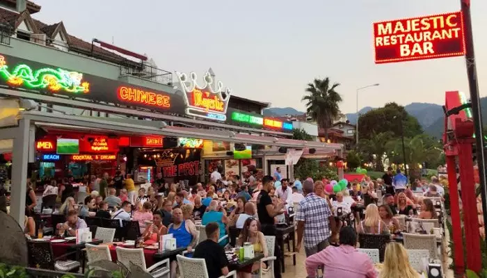 تصویری از یک رستوران در مارماریس