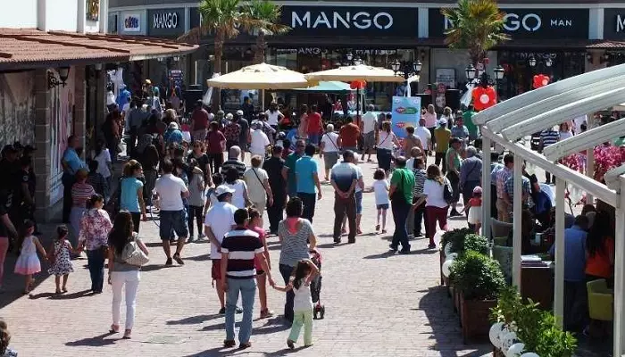 نمایی از مرکز خرید در کوش آداسی