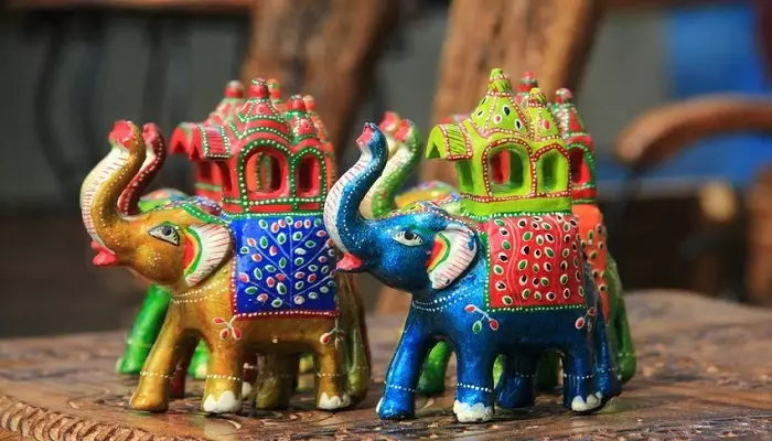 دو فیل چوبی