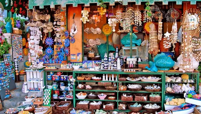 یک مغازه سوغاتی فروشی در مالدیو