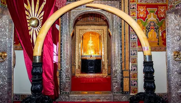 داخل معبد دندان مقدس سریلانکا