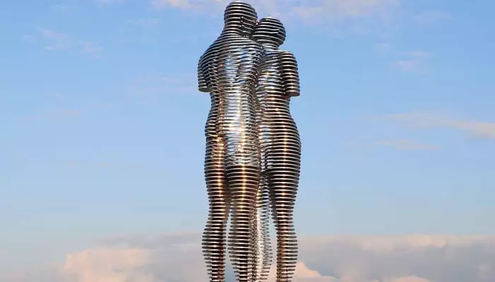 مجسمه علی و نینو