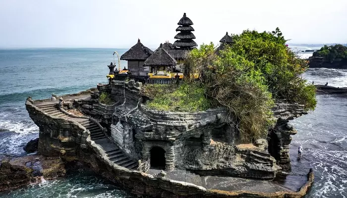 معبد تاناه لوت