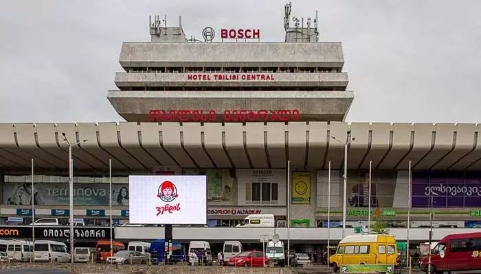 مرکز خرید تفلیس سنترال در ایستگاه راه آهن