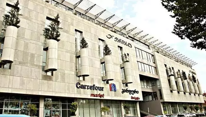 پاساژ کارواسلا، معروف ترین مرکز خرید تفلیس