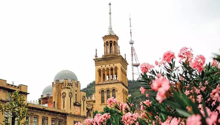 تصویری از شهر تفلیس در فصل بهار