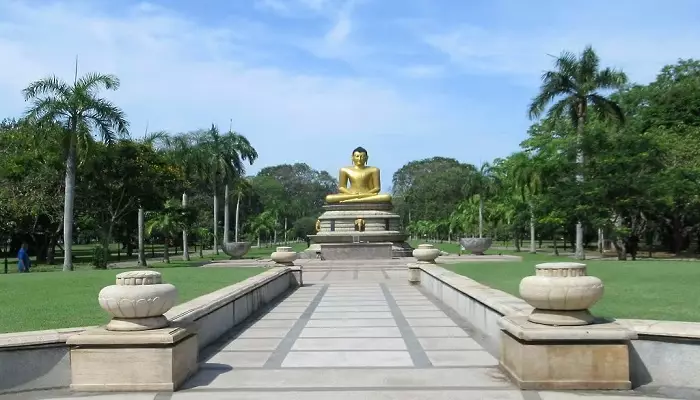 تصویری از یک مجسمه